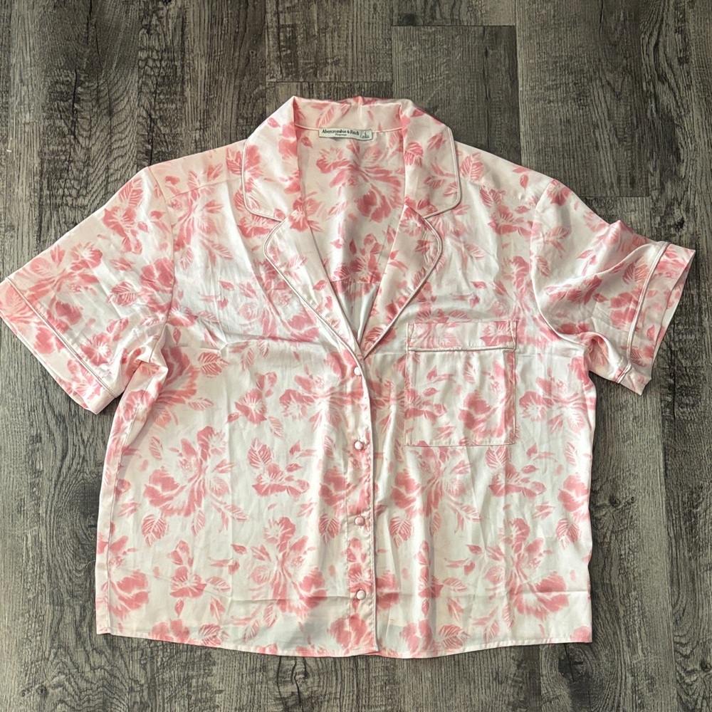 Abercrombie & Fitch Satin Pajama Top -White and Pink Floral Pattern- Size Large
